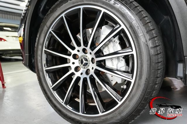 20吋AMG鋁圈、AMG套件、夜色套件、碳纖維飾板、360環景、U21跑車排氣  第7張相片