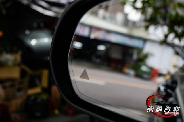 20吋AMG鋁圈、AMG套件、夜色套件、碳纖維飾板、360環景、U21跑車排氣  第9張相片