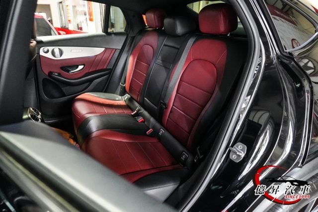 20吋AMG鋁圈、AMG套件、夜色套件、碳纖維飾板、360環景、U21跑車排氣  第12張相片