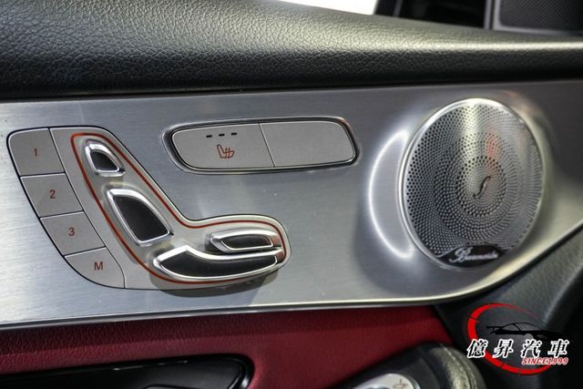 20吋AMG鋁圈、AMG套件、夜色套件、碳纖維飾板、360環景、U21跑車排氣  第14張相片