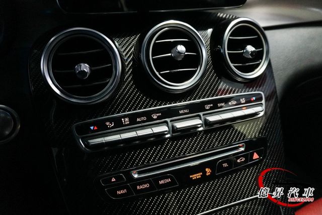 20吋AMG鋁圈、AMG套件、夜色套件、碳纖維飾板、360環景、U21跑車排氣  第16張相片