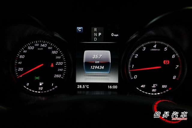 20吋AMG鋁圈、AMG套件、夜色套件、碳纖維飾板、360環景、U21跑車排氣  第20張相片