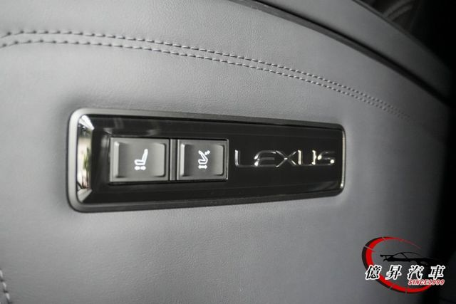 僅跑七千，秒殺款!水晶排檔頭、西雅圖地板、前後螢幕同步，無隔熱紙政策，不怕車內被看光光  第13張相片