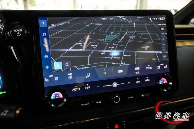 僅跑七千，秒殺款!水晶排檔頭、西雅圖地板、前後螢幕同步，無隔熱紙政策，不怕車內被看光光  第17張相片