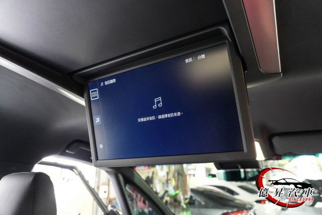僅跑七千，秒殺款!水晶排檔頭、西雅圖地板、前後螢幕同步，無隔熱紙政策，不怕車內被看光光  第19張相片