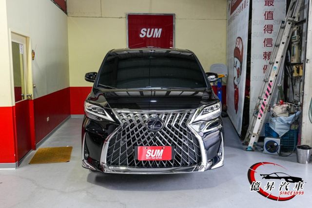 實用七人座，黑內裝，電動調整座椅、按摩、腿托、隱私空間一次到位，極致尊榮座駕  第3張相片