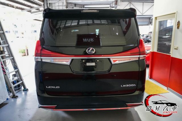 實用七人座，黑內裝，電動調整座椅、按摩、腿托、隱私空間一次到位，極致尊榮座駕  第6張相片