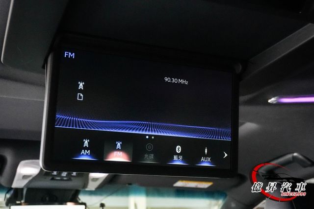 實用七人座，黑內裝，電動調整座椅、按摩、腿托、隱私空間一次到位，極致尊榮座駕  第16張相片