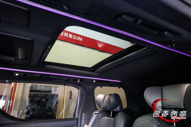 實用七人座，黑內裝，電動調整座椅、按摩、腿托、隱私空間一次到位，極致尊榮座駕  第17張相片