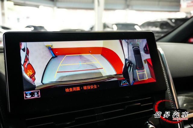 實用七人座，黑內裝，電動調整座椅、按摩、腿托、隱私空間一次到位，極致尊榮座駕  第19張相片