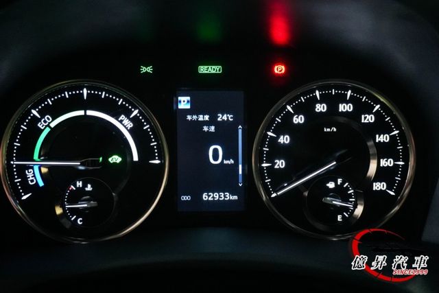 實用七人座，黑內裝，電動調整座椅、按摩、腿托、隱私空間一次到位，極致尊榮座駕  第20張相片