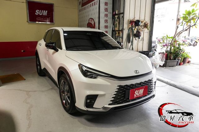 自動停車輔助、360環景、抬頭顯示器、MK音響，市場稀有，最頂規，新車價169萬  第2張相片