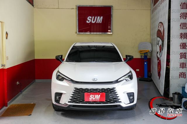 自動停車輔助、360環景、抬頭顯示器、MK音響，市場稀有，最頂規，新車價169萬  第3張相片