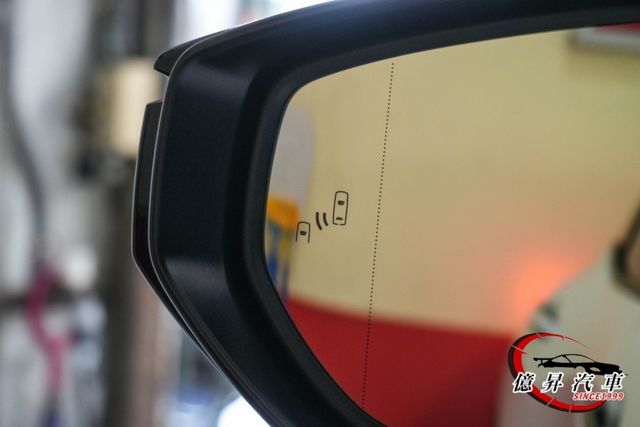 自動停車輔助、360環景、抬頭顯示器、MK音響，市場稀有，最頂規，新車價169萬  第7張相片