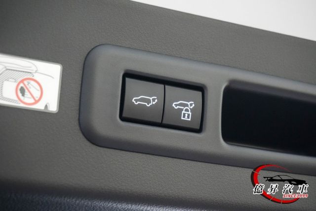 自動停車輔助、360環景、抬頭顯示器、MK音響，市場稀有，最頂規，新車價169萬  第8張相片