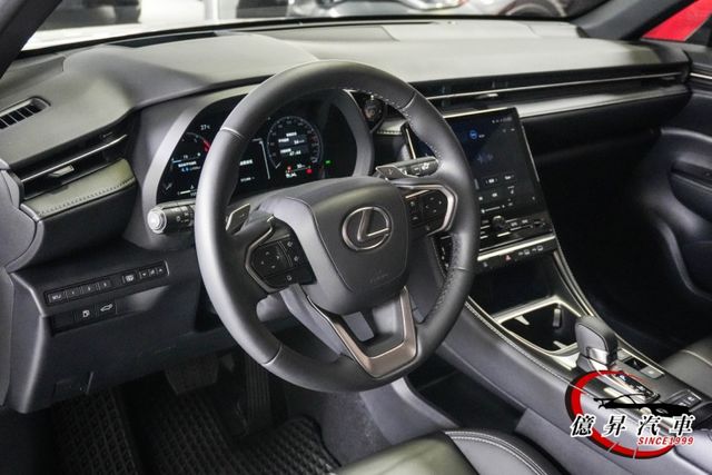 自動停車輔助、360環景、抬頭顯示器、MK音響，市場稀有，最頂規，新車價169萬  第11張相片