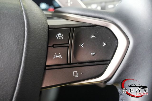 自動停車輔助、360環景、抬頭顯示器、MK音響，市場稀有，最頂規，新車價169萬  第12張相片