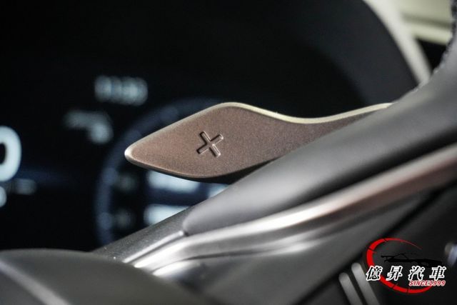 自動停車輔助、360環景、抬頭顯示器、MK音響，市場稀有，最頂規，新車價169萬  第13張相片