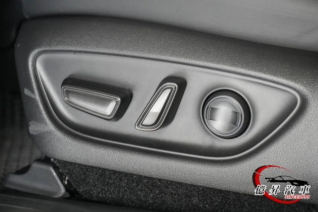 自動停車輔助、360環景、抬頭顯示器、MK音響，市場稀有，最頂規，新車價169萬  第14張相片