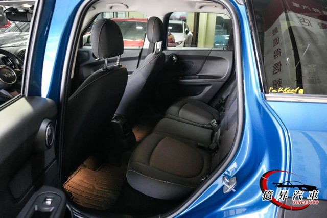 低里程，Led頭燈、6.5吋中控螢幕、電動尾門、英國旗尾燈，經典英倫設計  第10張相片