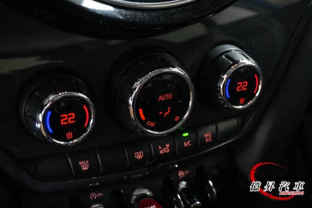 低里程，Led頭燈、6.5吋中控螢幕、電動尾門、英國旗尾燈，經典英倫設計  第12張相片