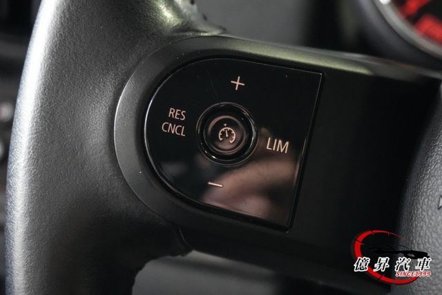 低里程，Led頭燈、6.5吋中控螢幕、電動尾門、英國旗尾燈，經典英倫設計  第13張相片