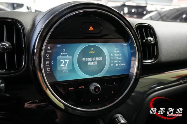 低里程，Led頭燈、6.5吋中控螢幕、電動尾門、英國旗尾燈，經典英倫設計  第15張相片