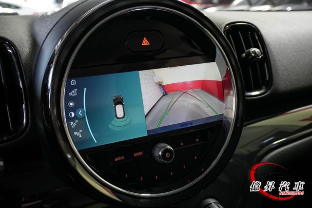 低里程，Led頭燈、6.5吋中控螢幕、電動尾門、英國旗尾燈，經典英倫設計  第16張相片