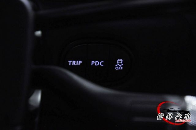 電子懸吊、氣壓懸吊、雙前座通風椅，優雅外表、豪華GT跑車，新車價1100萬  第14張相片