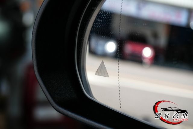 GLC300 Coupe，總代理，僅跑8000公里，360環景、柏林之音、多光束智慧型數位頭燈、擴增實境導航  第7張相片