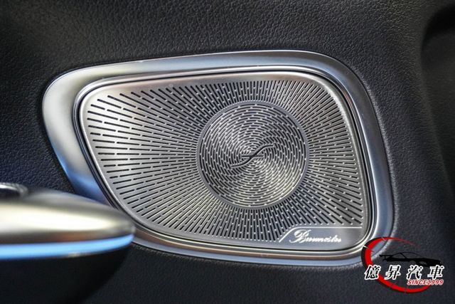 GLC300 Coupe，總代理，僅跑8000公里，360環景、柏林之音、多光束智慧型數位頭燈、擴增實境導航  第13張相片