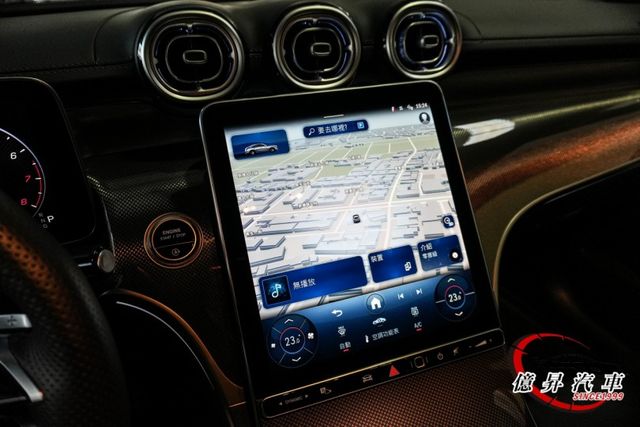 GLC300 Coupe，總代理，僅跑8000公里，360環景、柏林之音、多光束智慧型數位頭燈、擴增實境導航  第15張相片