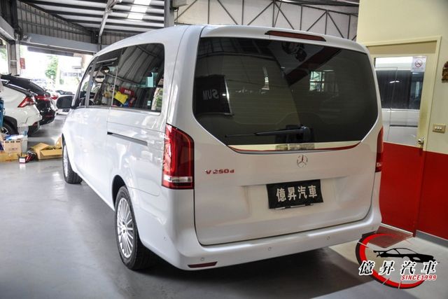 僅跑6.6萬公里，新車價319萬 Avantgarde，雙天窗，第二排獨立座椅，純家庭自用車  第5張相片