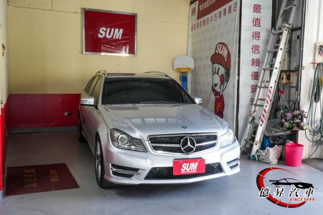 AMG套件、CarPlay，油底殼、引擎腳均換新，為旅行而生，節能大空間旅行車  第5張相片