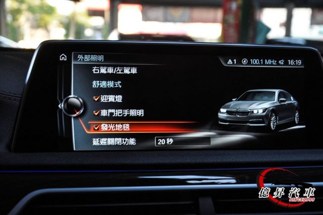 抬頭顯示器、360度環景、電動吸門，碳纖維車體，豪華、舒適全方位旗艦房車  第16張相片