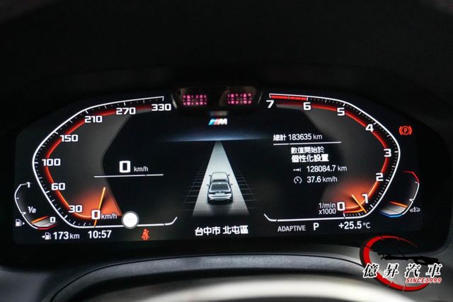 M-Sport版，抬頭顯示器、H/K音響、360環景，配備最豐富的首發版，外型帥、配備滿、操控強  第18張相片