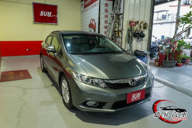 換檔撥片、HID頭燈、天窗，VTI-S版，省油、妥善率優良，經典不敗神車  第2張相片