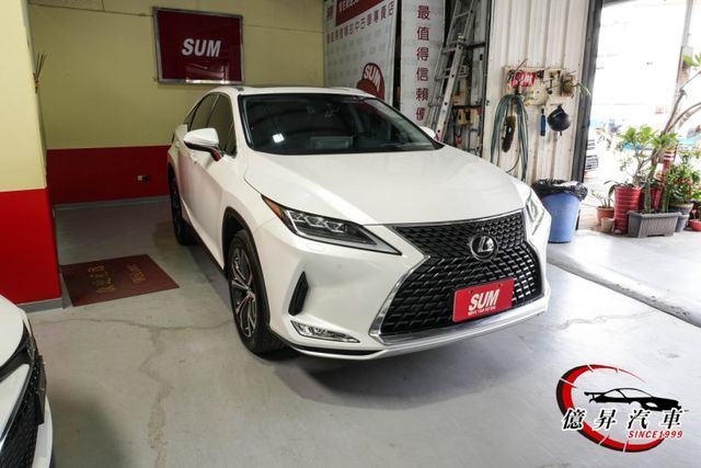 RX300頂級型，抬頭顯示器、電動尾門、ACC跟車、盲點偵測、雙前座通風椅  第2張相片