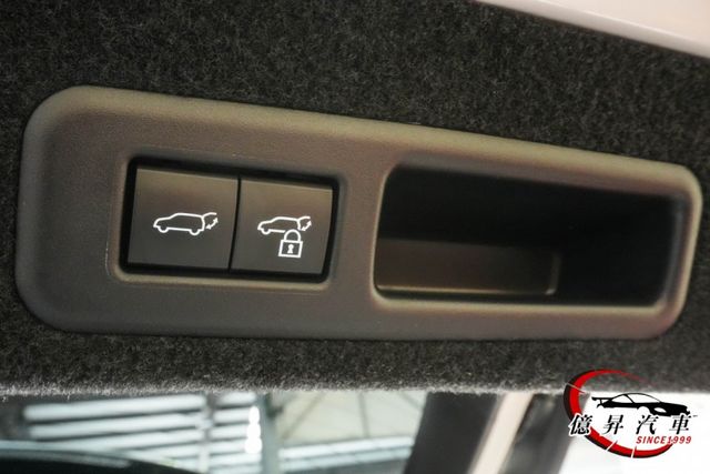 RX300頂級型，抬頭顯示器、電動尾門、ACC跟車、盲點偵測、雙前座通風椅  第8張相片