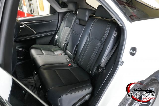RX300頂級型，抬頭顯示器、電動尾門、ACC跟車、盲點偵測、雙前座通風椅  第10張相片