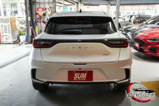 自動停車輔助、360環景、抬頭顯示器、MK音響，市場稀有，最頂規，新車價169萬  第4張相片