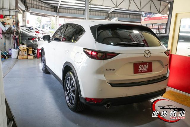 頂級型，盲點偵測、電動尾門、車道偏移警示，日本原裝進口，妥善率優良  第5張相片