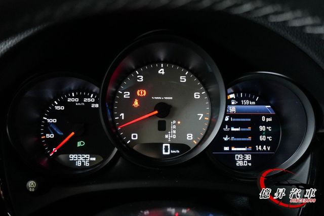 MACAN S，20吋RS Spyder鋁圈、金屬墨玉黑、360度環景，選配近40萬  第16張相片