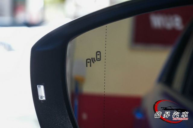 低里程，全數位儀表、電動尾門、車道維持、車道偏移警示，兼具操控、科技與高質感外型  第8張相片