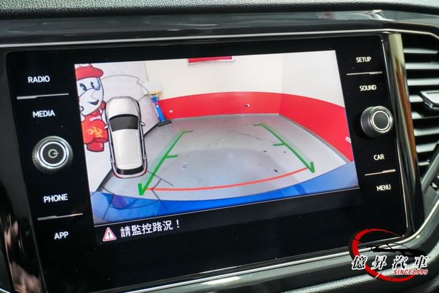低里程，全數位儀表、電動尾門、車道維持、車道偏移警示，兼具操控、科技與高質感外型  第18張相片