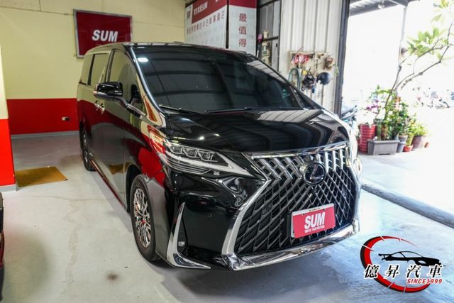 後座冰箱、後座48吋巨幕、後座按摩椅、後座通風椅、全景式天窗，新車價520萬  第2張相片