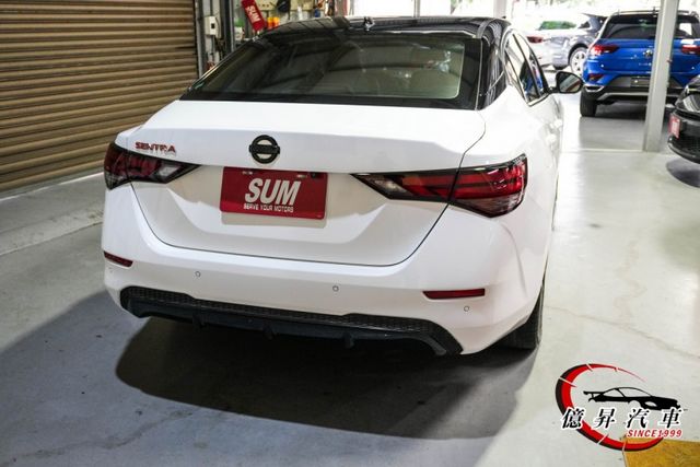 黑白雙色，黑色懸浮式車頂，7吋數位儀表、360環景、盲點偵測、LED頭燈  第6張相片