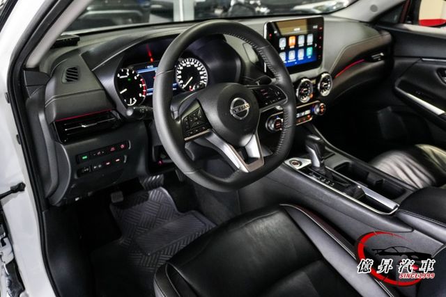 黑白雙色，黑色懸浮式車頂，7吋數位儀表、360環景、盲點偵測、LED頭燈  第9張相片