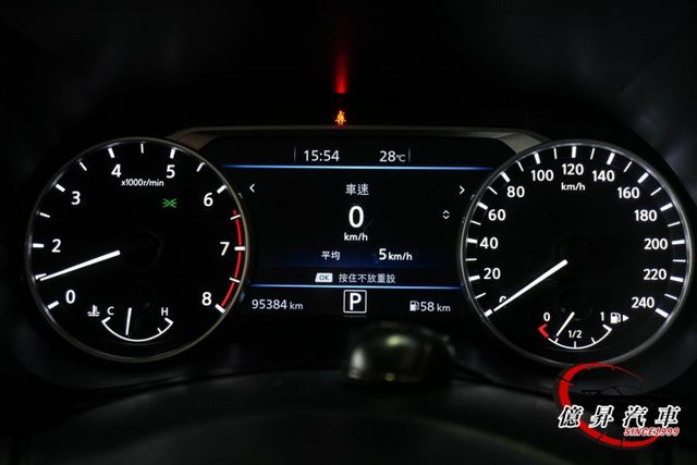 黑白雙色，黑色懸浮式車頂，7吋數位儀表、360環景、盲點偵測、LED頭燈  第17張相片