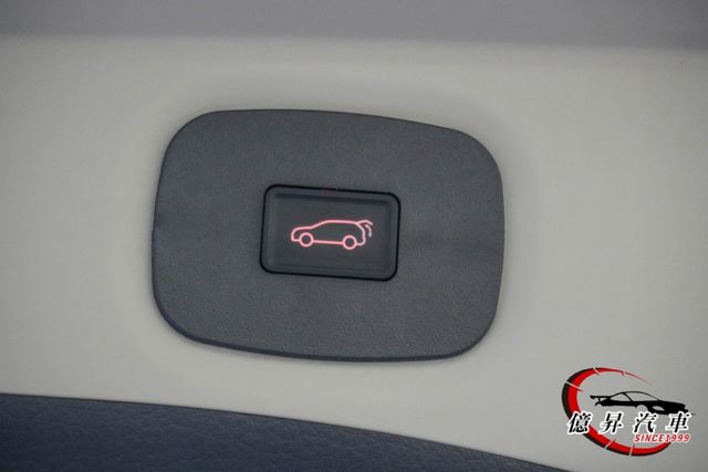 超低里程，CarPlay、360度環景、ACC跟車、盲點偵測、電動尾門，兼具舒適、空間與實用性  第8張相片